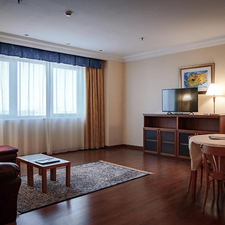 River Palace Hotel Atyraū Dış mekan fotoğraf