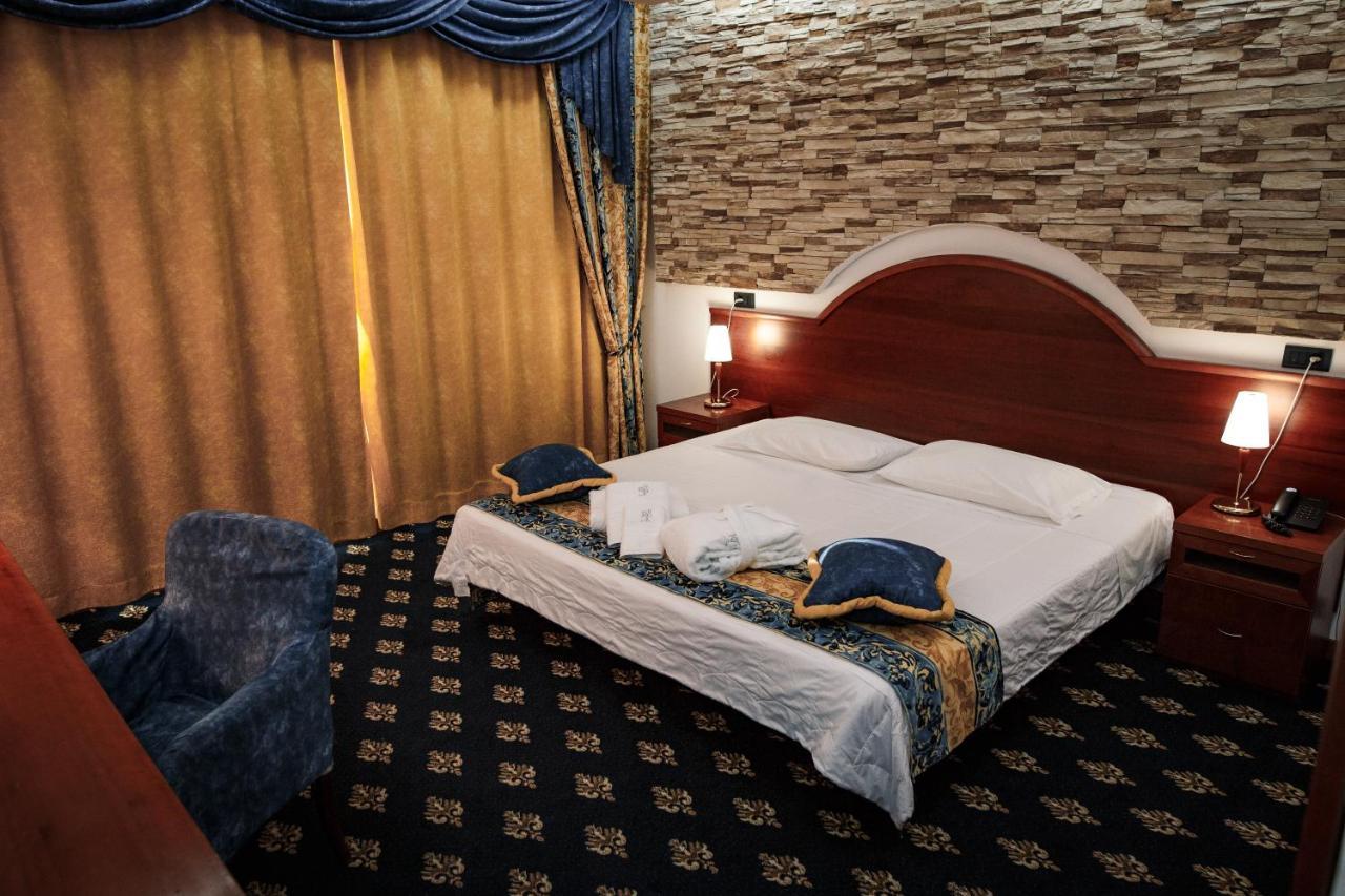 River Palace Hotel Atyraū Dış mekan fotoğraf