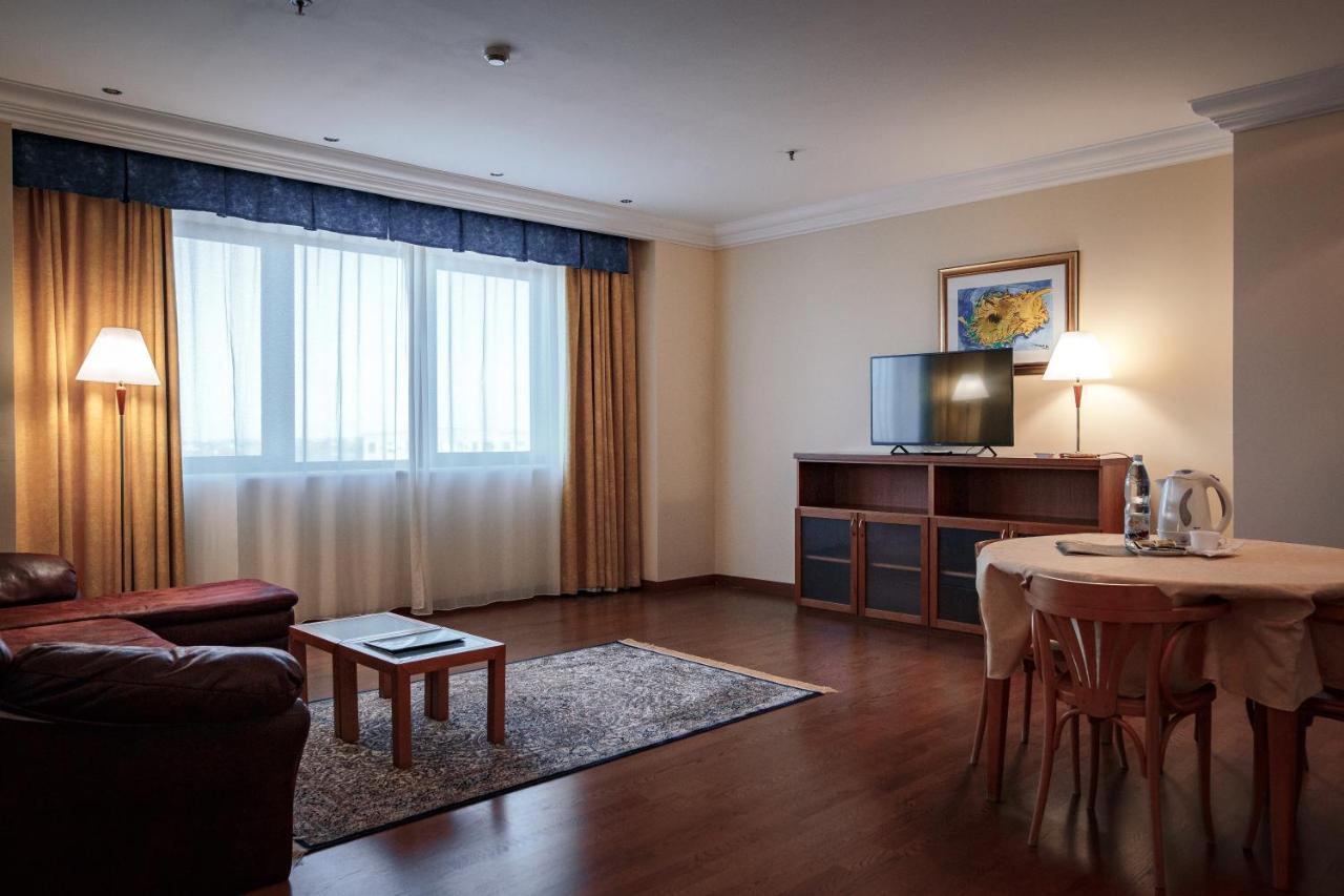 River Palace Hotel Atyraū Dış mekan fotoğraf