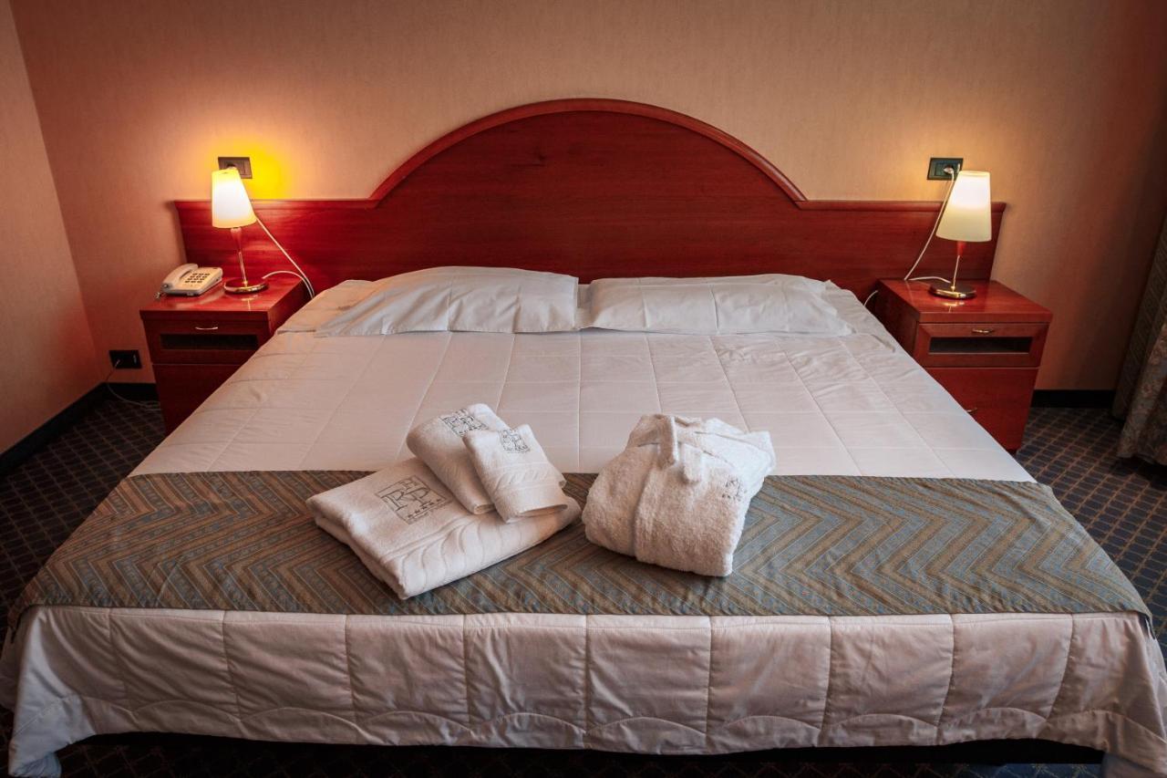 River Palace Hotel Atyraū Dış mekan fotoğraf