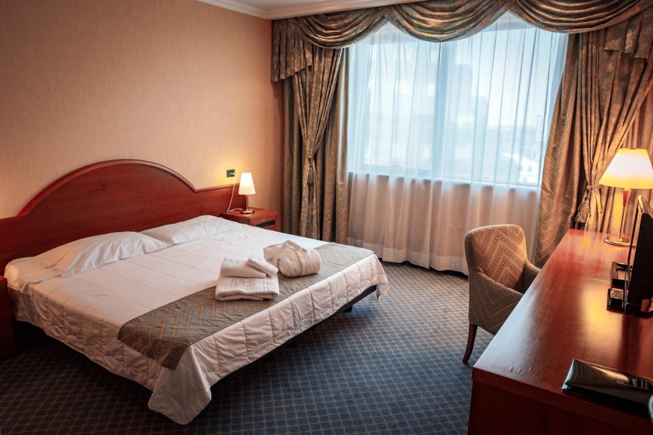 River Palace Hotel Atyraū Dış mekan fotoğraf