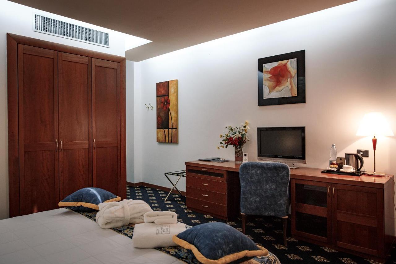 River Palace Hotel Atyraū Dış mekan fotoğraf