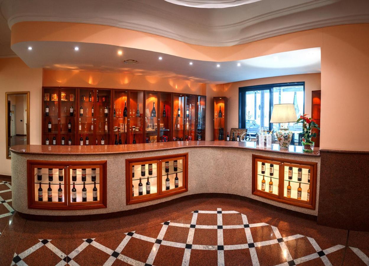 River Palace Hotel Atyraū Dış mekan fotoğraf