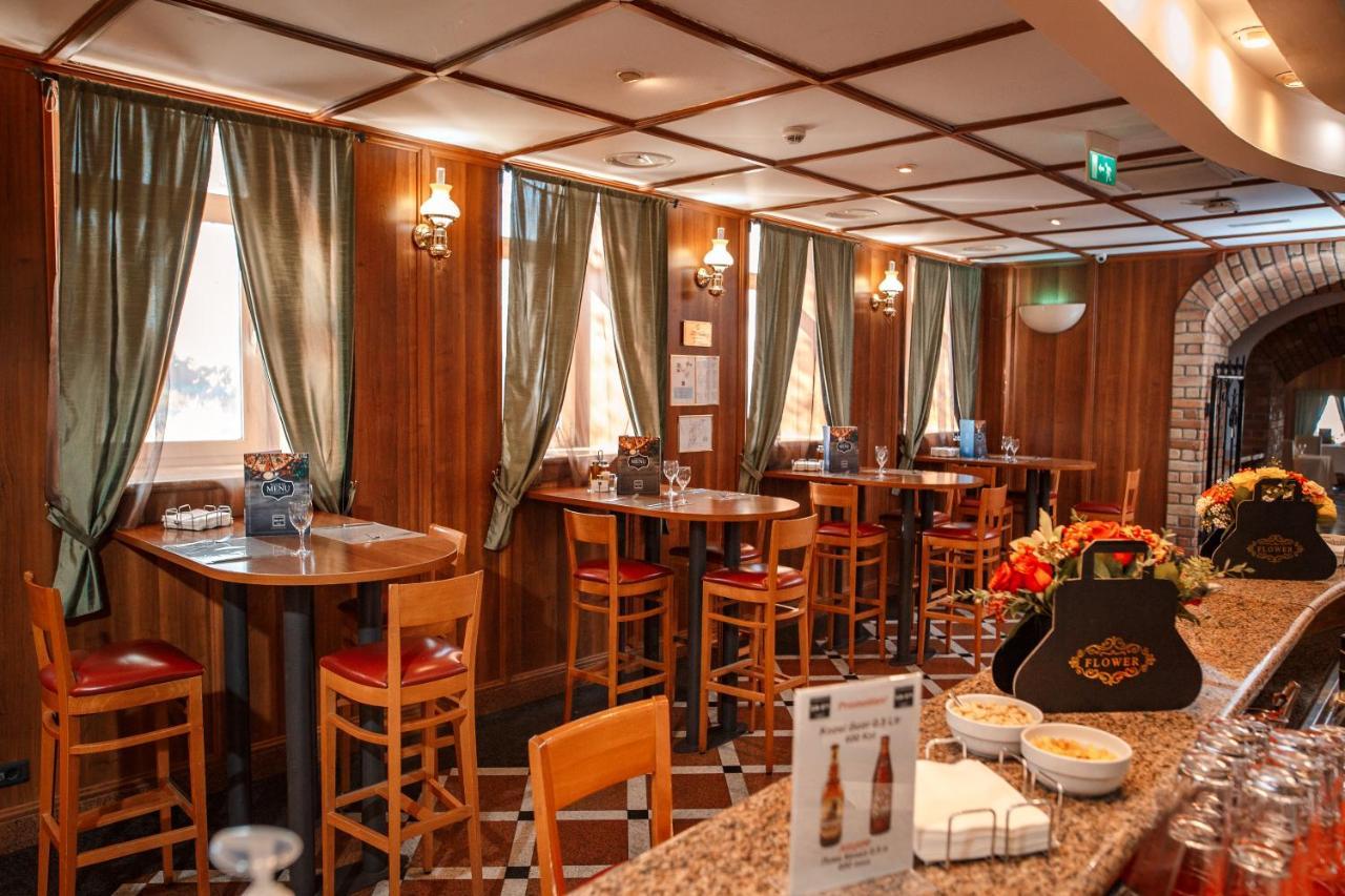 River Palace Hotel Atyraū Dış mekan fotoğraf