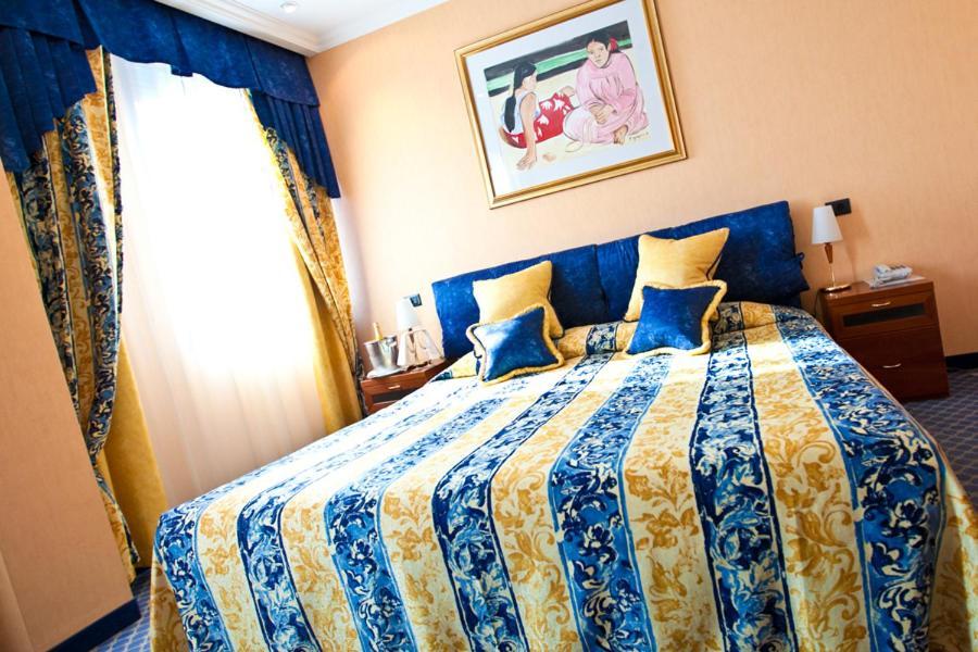 River Palace Hotel Atyraū Oda fotoğraf