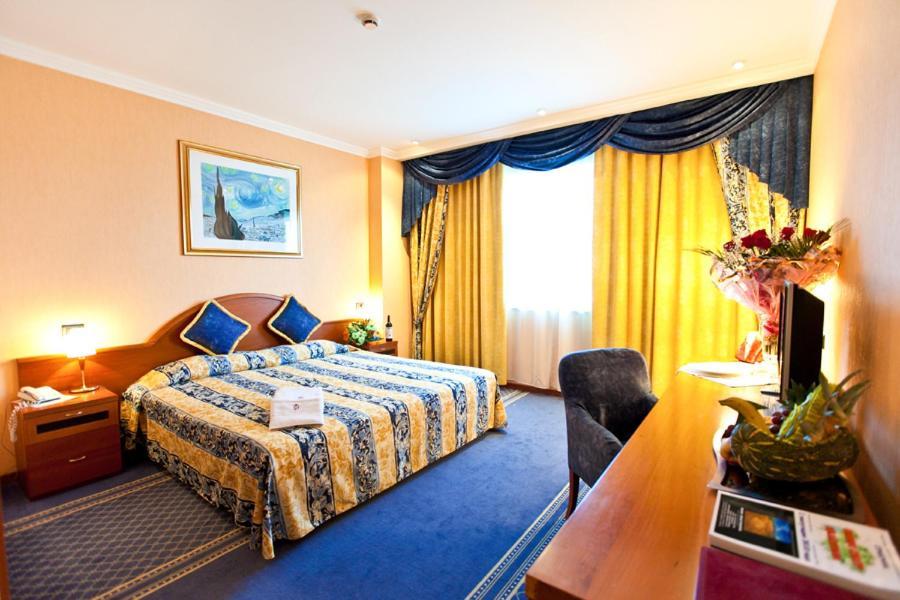 River Palace Hotel Atyraū Oda fotoğraf