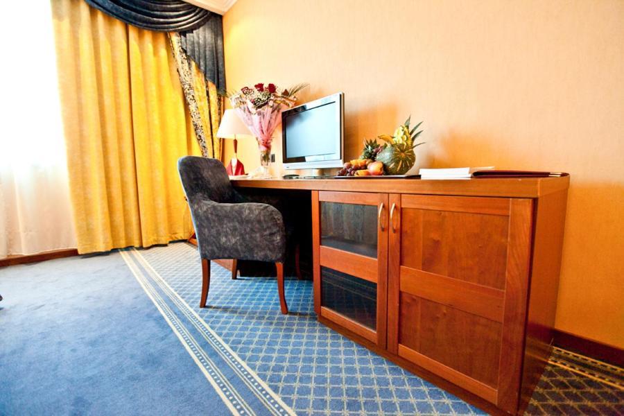 River Palace Hotel Atyraū Oda fotoğraf