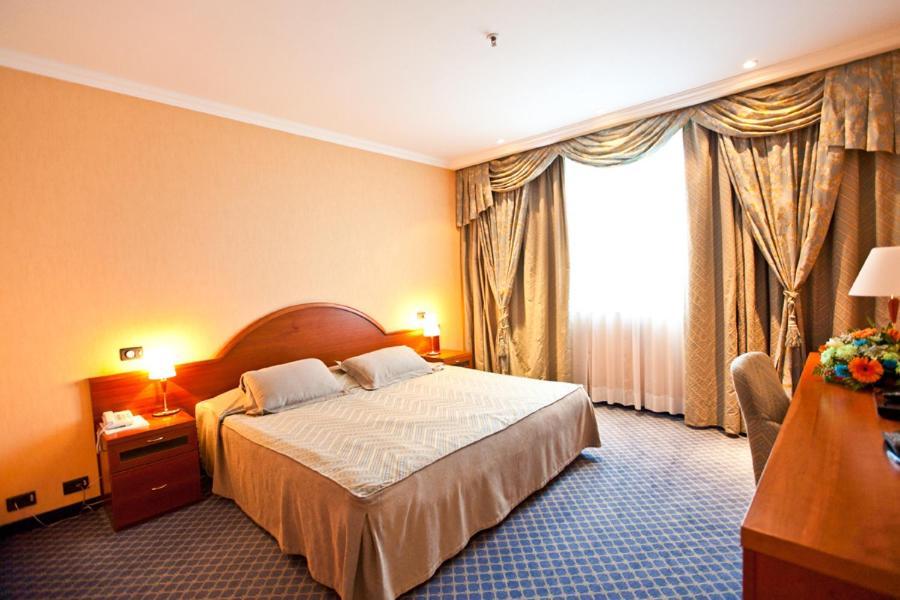 River Palace Hotel Atyraū Dış mekan fotoğraf